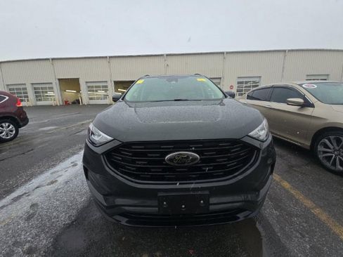 Used 2022 Ford Edge SE w/ Black Appearance Package image 2
