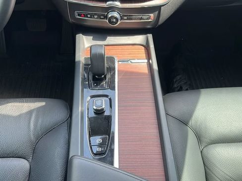Used 2024 Volvo XC60 B5 Plus w/ Climate Package AWD/4WD image 18