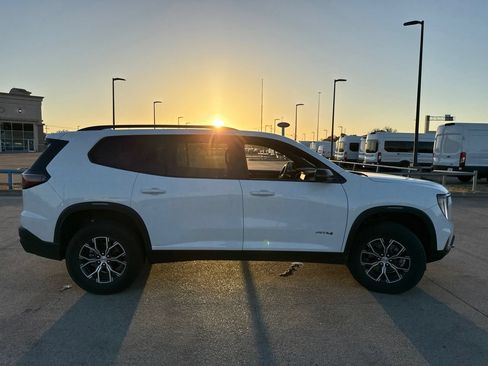 Used 2024 GMC Acadia AT4 w/ Luxury Package AWD/4WD image 18