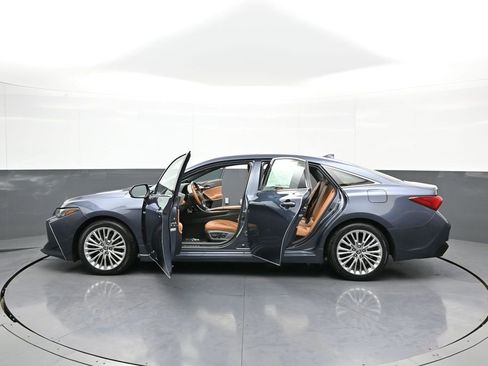 Used 2020 Toyota Avalon Limited image 42