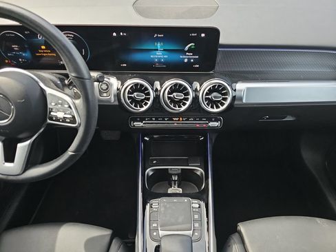 Used 2023 Mercedes-Benz GLB 250 w/ Premium Package image 11