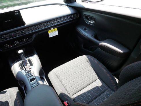 Certified 2027 Honda HR-V Sport image 11