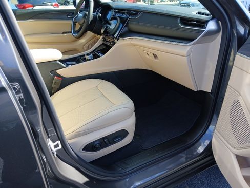 New 2025 Jeep Grand Cherokee Limited image 33