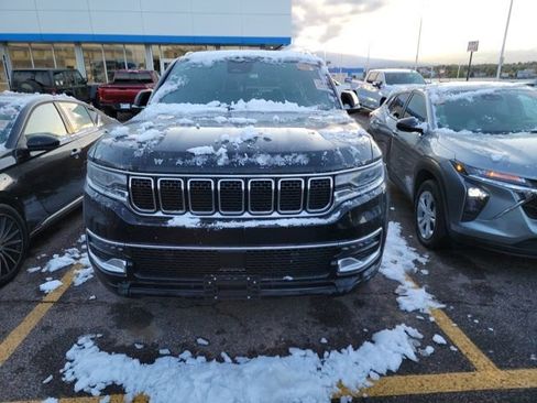 Used 2023 Jeep Wagoneer L Series II image 2