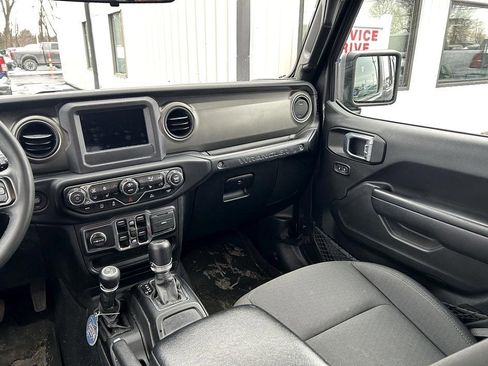 Used 2022 Jeep Wrangler Unlimited Sport image 10