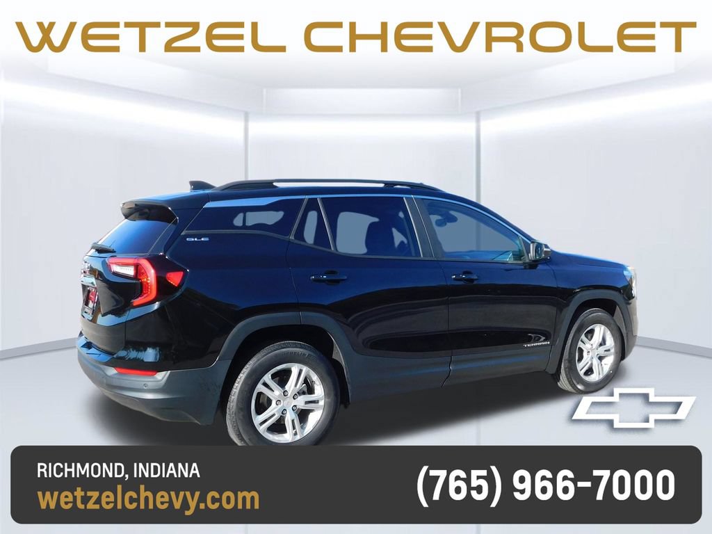 Used 2023 GMC Terrain SLE w/ Driver Convenience Package FWD image 3