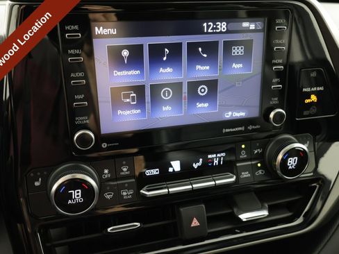 Used 2022 Toyota Highlander XLE AWD/4WD image 54