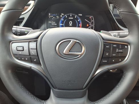 Certified 2023 Lexus ES 350 w/ Premium Package image 10