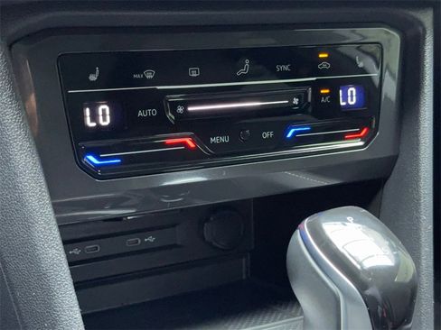 Used 2024 Volkswagen Tiguan SE R-Line image 31