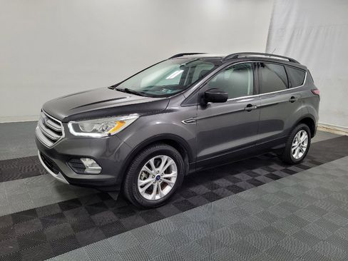 Used 2017 Ford Escape SE w/ SE Leather Comfort Package FWD image 2