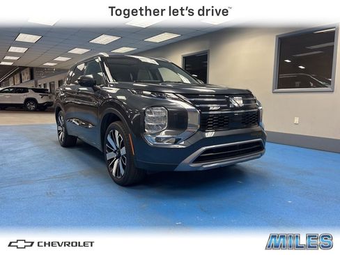 Used 2025 Mitsubishi Outlander SEL image 1