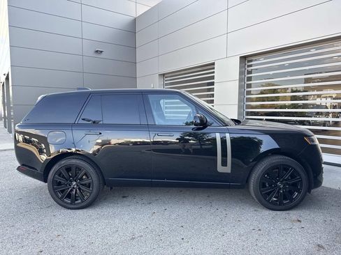 Certified 2025 Land Rover Range Rover SE AWD/4WD image 9