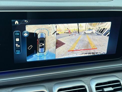 New 2026 Mercedes-Benz GLS 580 4MATIC image 25