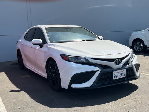 Used 2021 Toyota Camry SE FWD image 2