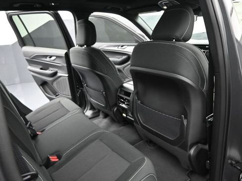 New 2025 Jeep Grand Cherokee Laredo X w/ Luxury Tech Group I image 18