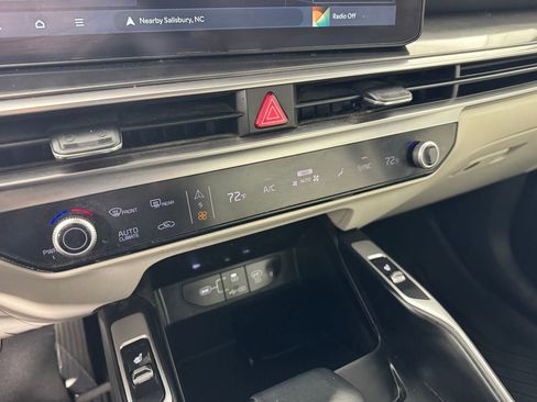 Used 2025 Kia Sorento S image 18