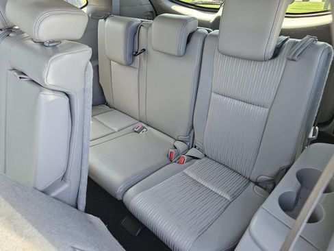 Used 2016 Toyota Highlander Plus FWD image 19