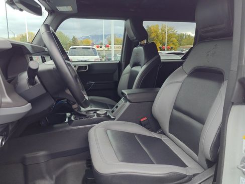 Used 2024 Ford Bronco Black Diamond image 10