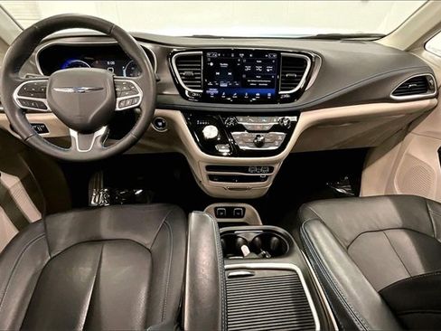 Used 2021 Chrysler Pacifica Touring-L w/ Uconnect Theater Family Group image 14