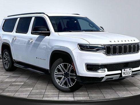 Certified 2024 Jeep Wagoneer L Series II w/ Flexible Seating Group RWD image 33