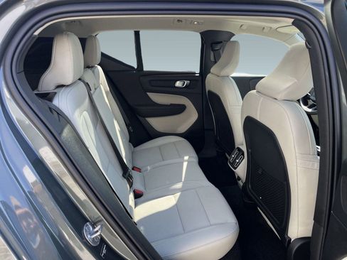 Certified 2026 Volvo XC40 B5 Plus w/ Protection Package Premier image 27