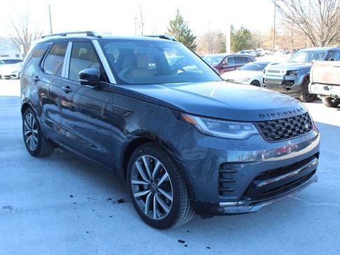 New 2026 Land Rover Discovery Dynamic SE image 9