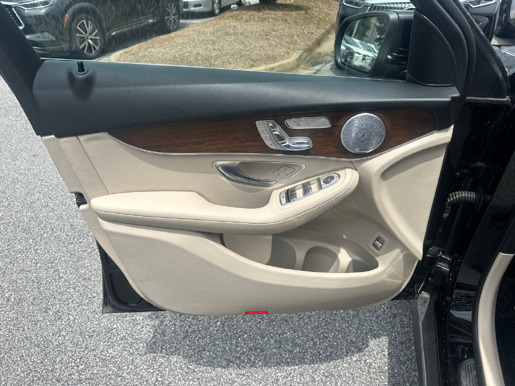 Used 2020 Mercedes-Benz GLC 300 image 10