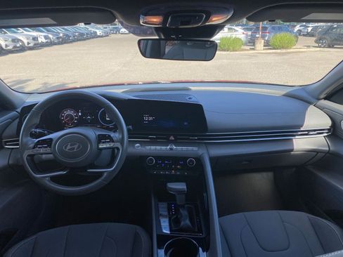 Used 2025 Hyundai Elantra SEL image 33