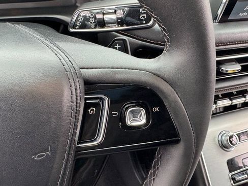 Used 2022 Lincoln Aviator AWD w/ Premium Package image 24