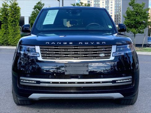 Used 2024 Land Rover Range Rover SE AWD/4WD image 2