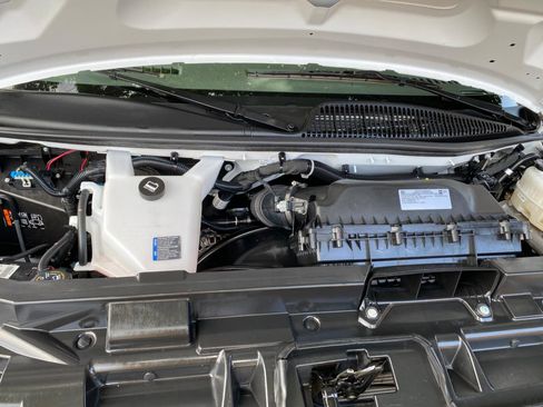 Used 2025 Chevrolet Express 2500 w/ Driver Convenience Package RWD image 8