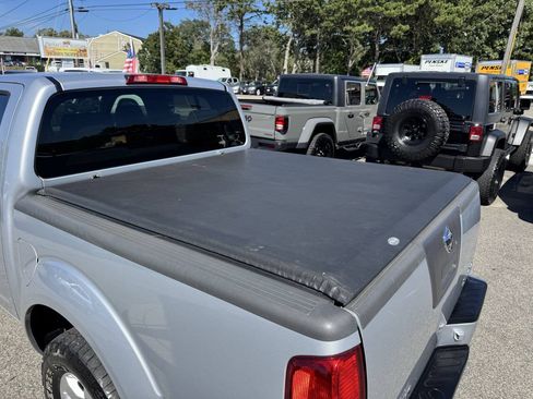 Used 2011 Nissan Frontier SV AWD/4WD image 13