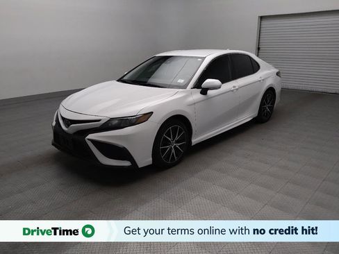 Used 2022 Toyota Camry SE FWD image 1
