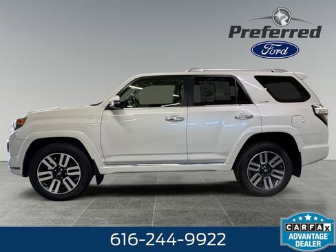 Used 2017 Toyota 4Runner Limited w/ Four Season Floor Mat Package AWD/4WD image 9