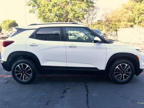 Used 2025 Chevrolet TrailBlazer LT FWD image 3