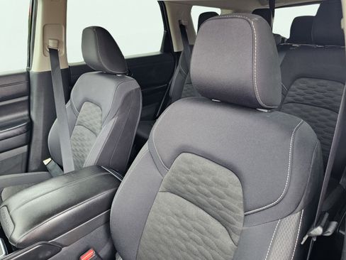 Used 2024 Nissan Pathfinder SV FWD image 17