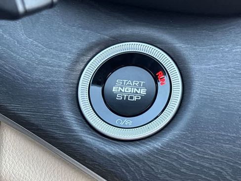 New 2025 Jeep Grand Cherokee Limited w/ Luxury Tech Group II image 16