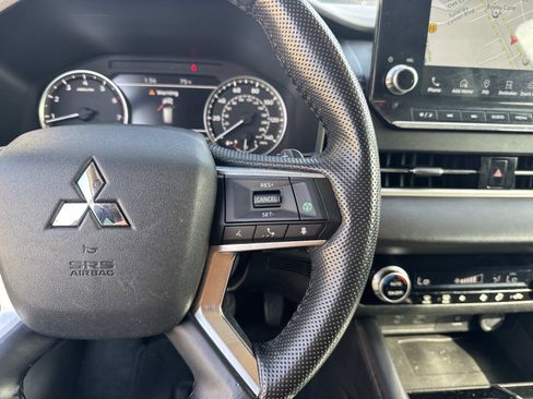 Used 2022 Mitsubishi Outlander SE image 23