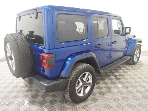 Used 2019 Jeep Wrangler Unlimited Sahara w/ Uconnect 4C Nav & Sound Group AWD/4WD image 3