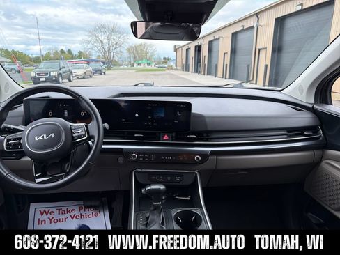 Used 2025 Kia Carnival FWD image 12