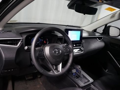 Used 2026 Toyota Corolla Cross LE FWD image 7