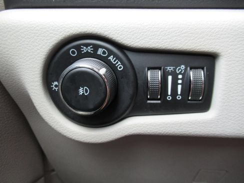 Certified 2023 Chrysler Pacifica Touring-L FWD image 21
