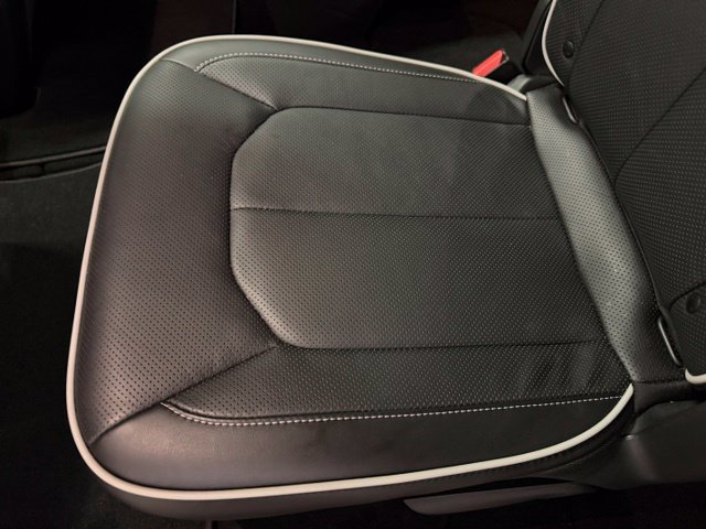 Used 2025 Chrysler Pacifica Limited AWD/4WD image 19
