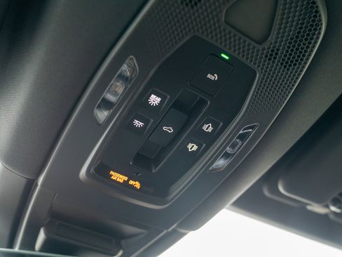 Used 2025 Porsche Cayenne image 22