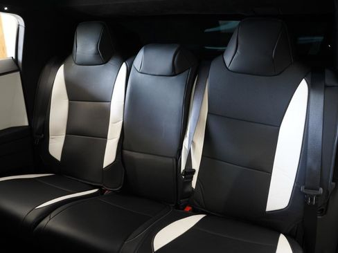 Used 2024 Tesla Cybertruck AWD Crew Cab image 30