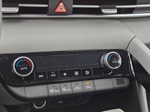 New 2026 Hyundai Elantra Hybrid FWD image 23
