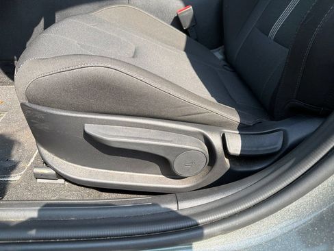 Certified 2025 Hyundai Elantra SE FWD image 14