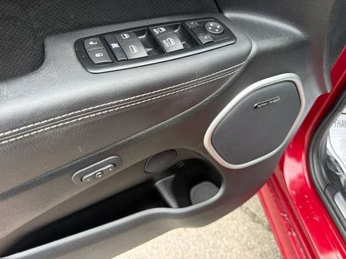 Used 2015 Jeep Grand Cherokee SRT AWD/4WD image 12