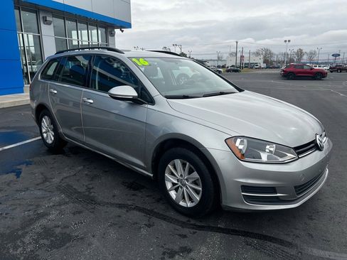 Used 2016 Volkswagen Golf S image 5