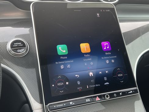 Used 2025 Mercedes-Benz GLC 300 4MATIC image 23